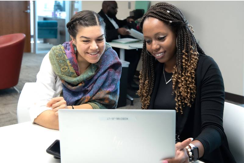 TRIO Advisor Jazmin Sanchez, left, assists Tawanna Shaw, an LSC-Kingwood student, with support services.